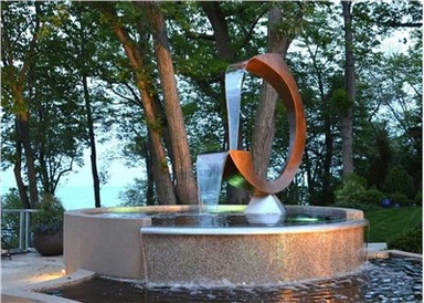 Vodná fontána na mieru pre záhradné sochy