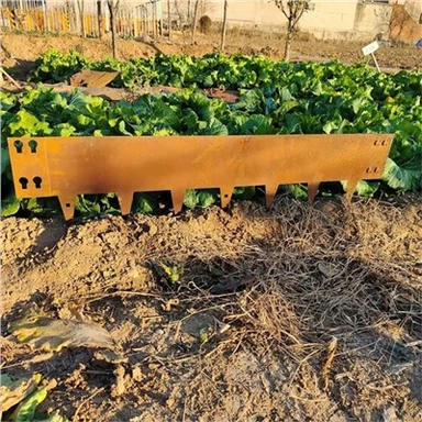 Hrdzavé lemovanie záhrady v modernom štýle