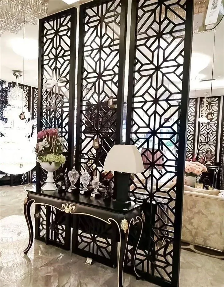 Umelecké kovové rozdeľovače miestností