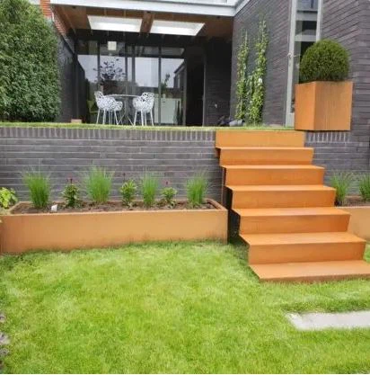 Rustikálne záhradné schody z ocele Corten