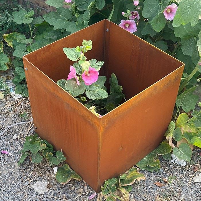 Odolný a ekologický-kosič z ocele Corten