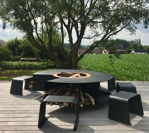 Záhradný stolík na ohnisko