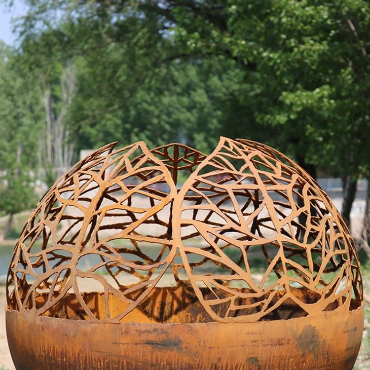 Moderná ohnivá guľa z Corten Steel