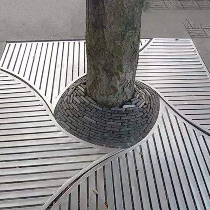 Vonkajší dekoratívny kovový rošt na stromček