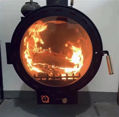 Čierny závesný liatinový krb