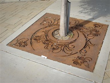 Vozový oceľový stromový rošt